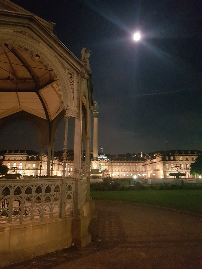 Schlossplatz bei Nacht